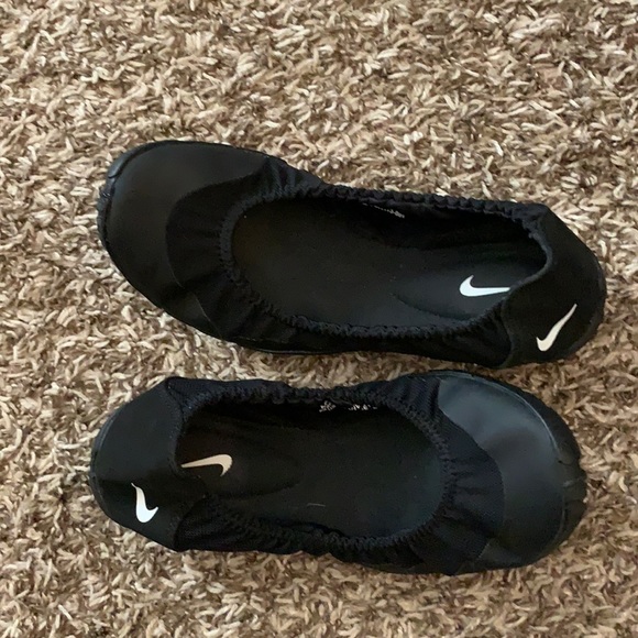 nike womens flats
